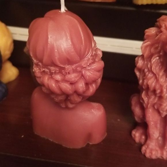 Blind folded Lady bust candle in harvest leaves scent,  custom made new soy wax - Picture 4 of 6